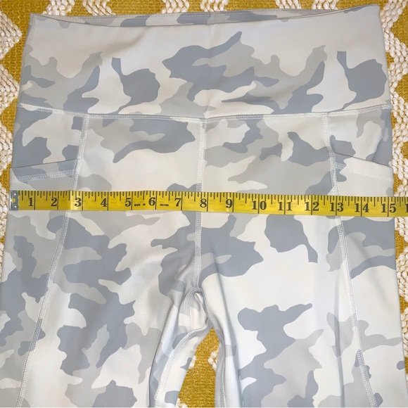 💖 NWOT JustFab Nimbus Cloud White Gray Camo 2 Pc Activewear Set Size L - Picture 10 of 13